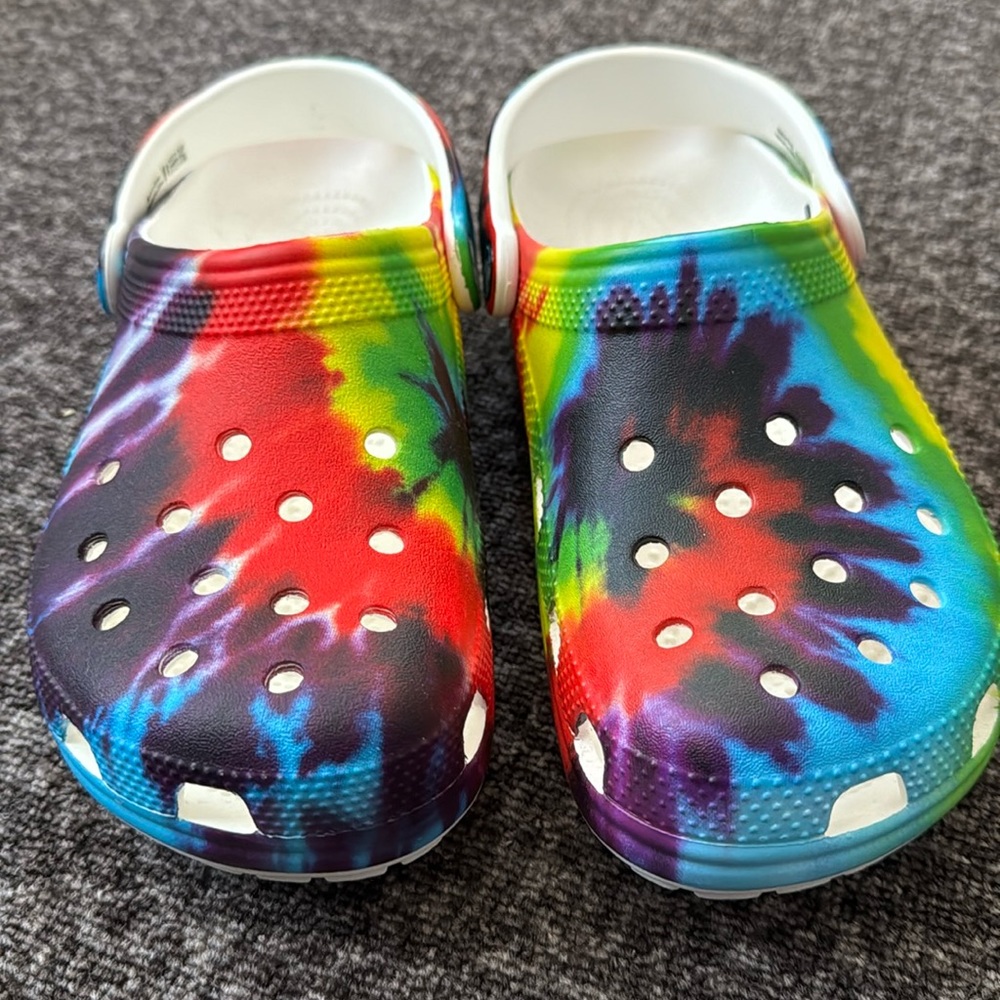 Tie dye crocs sz. W8 M6